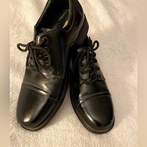 Mens dress shoes, size 7, black, new condition, brand Delli Aldo